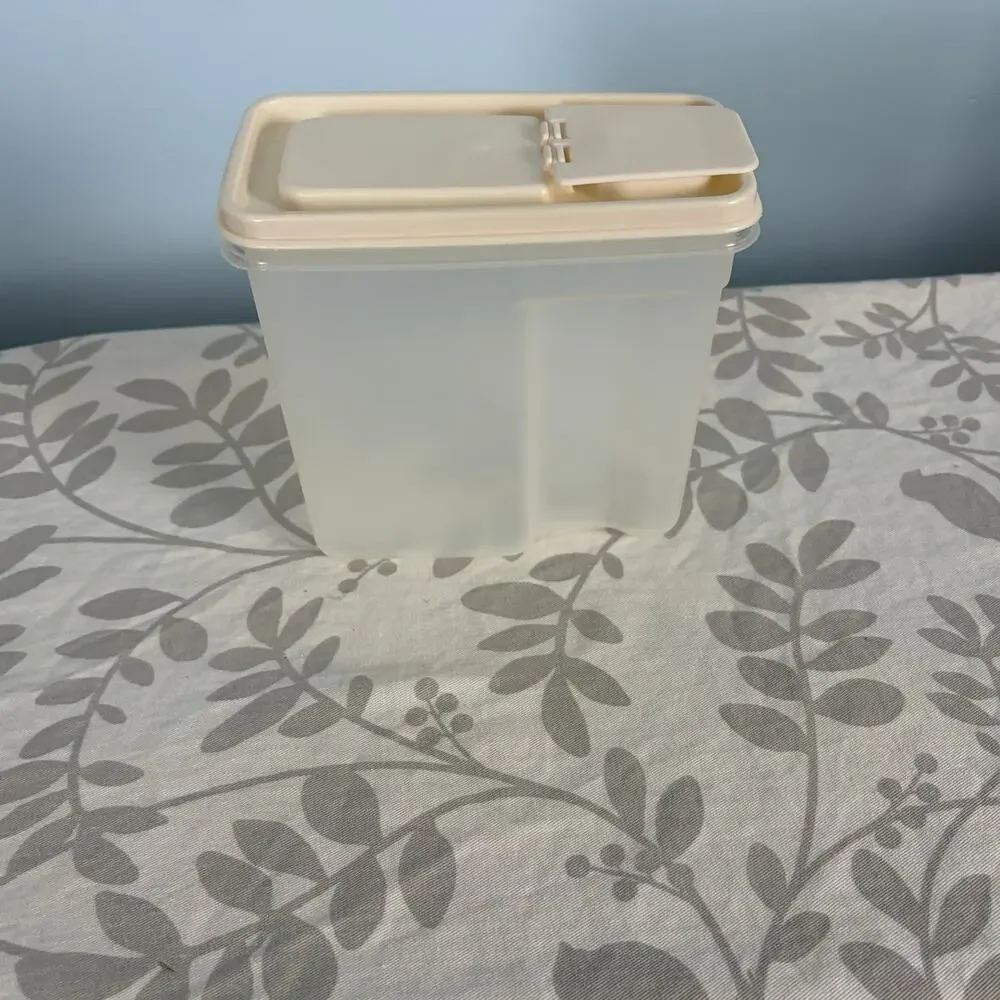 Rubbermaid vintage quart